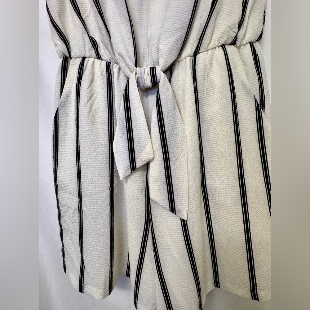 Lily Rose Striped Romper (Size S, NWT) - Picture 4 of 5